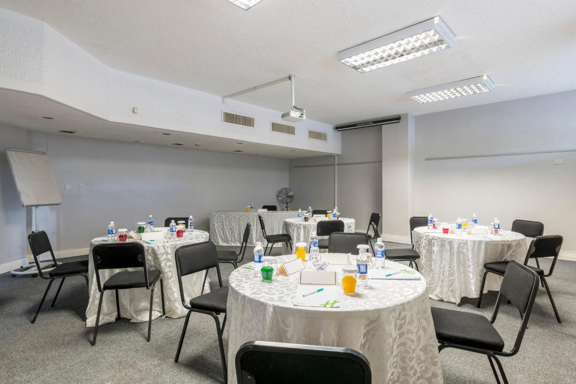 Holiday Inn - Mutare By Ihg Екстериор снимка