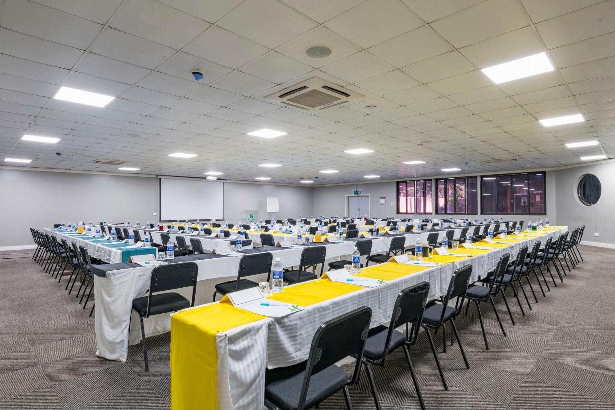 Holiday Inn - Mutare By Ihg Екстериор снимка